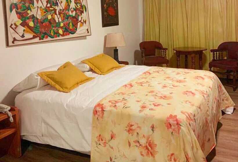 غرفة قياسية فردية, La Castellana