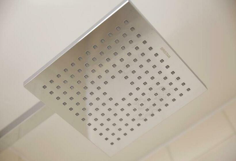 수피리어 룸, The Lodge