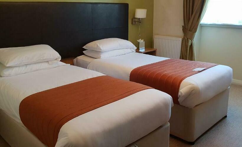 スタンダードルーム, Thomas Arms