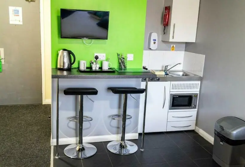 スタンダードシングルルーム, Lymedale Suites Studios & Aparthotel In Newcastle Under Lyme & Stoke