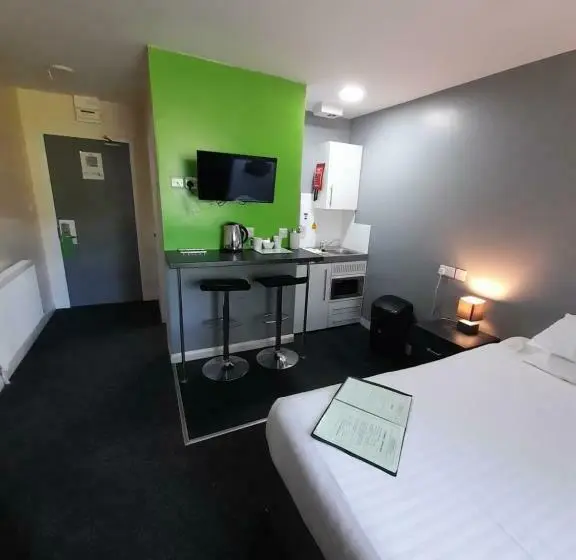 スタンダードルーム, Lymedale Suites Studios & Aparthotel In Newcastle Under Lyme & Stoke