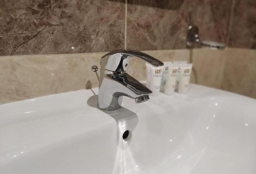 スタンダードトリプルルーム, ميلانا Milana