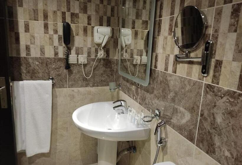 スタンダードトリプルルーム, ميلانا Milana