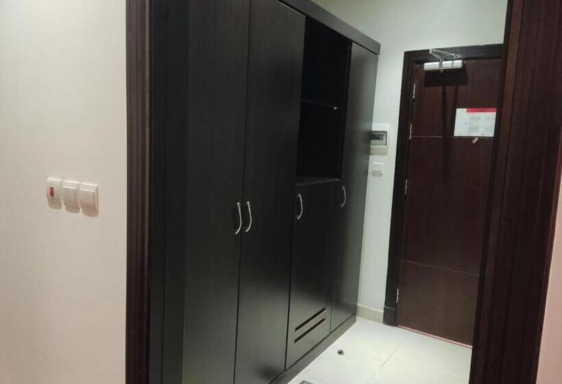 スタンダードトリプルルーム, ميلانا Milana