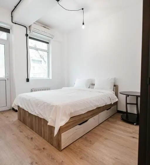 اتاق لوکس, 68 Hostel