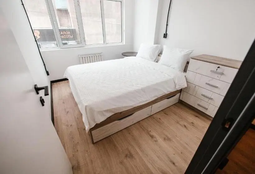 اتاق استاندارد با سرویس بهداشتی مشترک, 68 Hostel