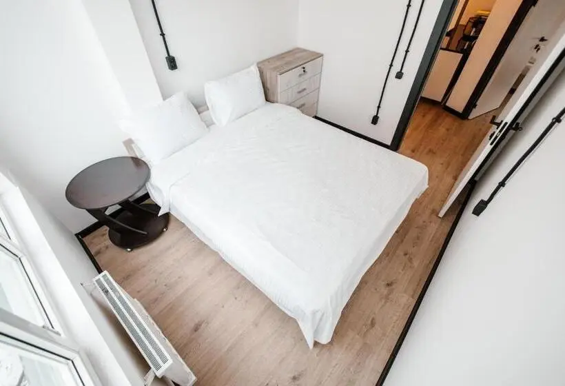 اتاق استاندارد با سرویس بهداشتی مشترک, 68 Hostel