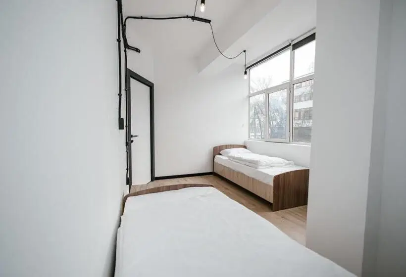 اتاق استاندارد با سرویس بهداشتی مشترک, 68 Hostel