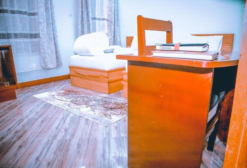 スタンダードルーム, Hadeb Property