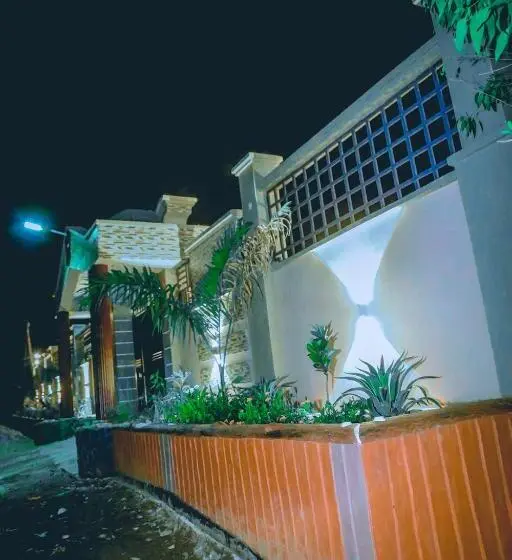 スタンダードルーム, Hadeb Property