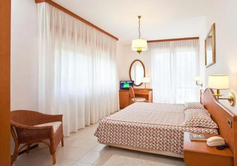 اتاق استاندارد با چشم‌انداز باغ, Gabbiano   Garda Lake Collection