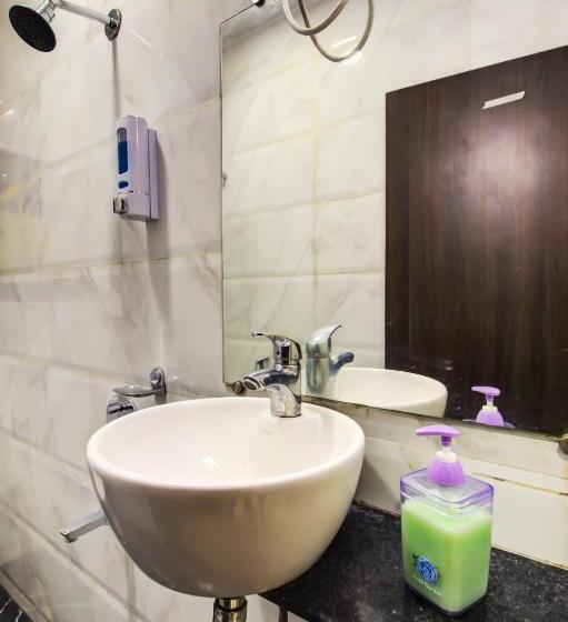 غرفة عائلية, Opal Comforts A Business