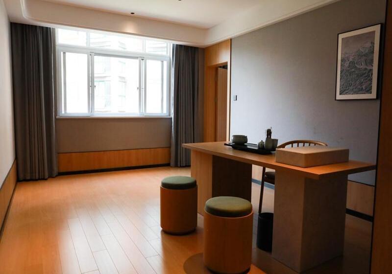 Президентский Люкс, Thank Inn Chain Xinxiang Central Avenue