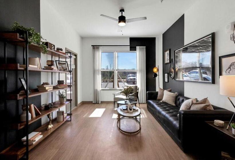 דירת שלושה חדרים, Barsala At Rise Bartram Park