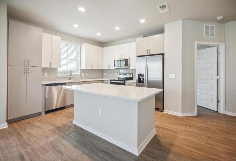 إستوديو قياسى, Rise Sereno Apartments By Barsala