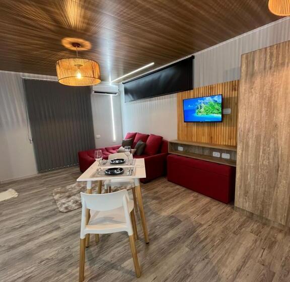 디럭스 스위트, Sunset Paradise Suites