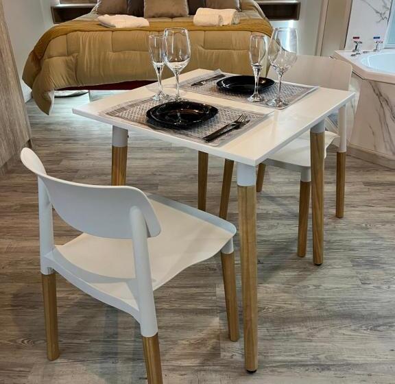 디럭스 스위트, Sunset Paradise Suites