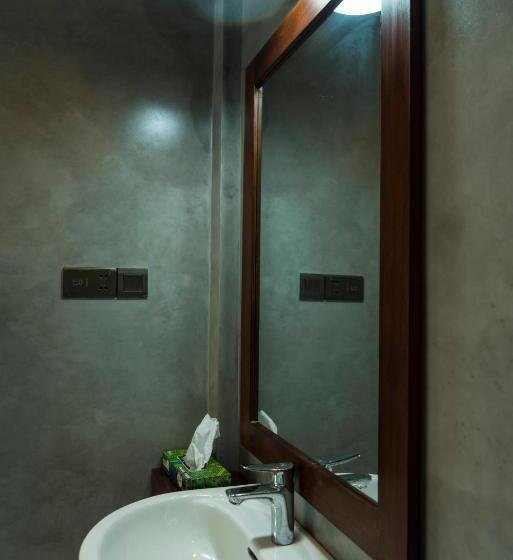 اتاق لوکس با چشمانداز دریا, Four Petals Inn