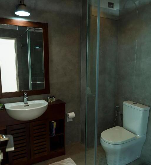 اتاق لوکس با چشمانداز دریا, Four Petals Inn