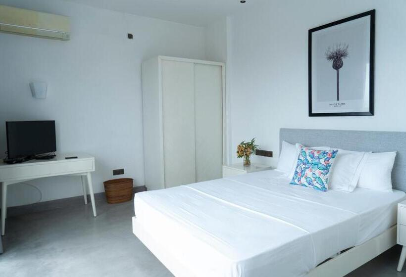 اتاق لوکس با چشمانداز دریا, Four Petals Inn