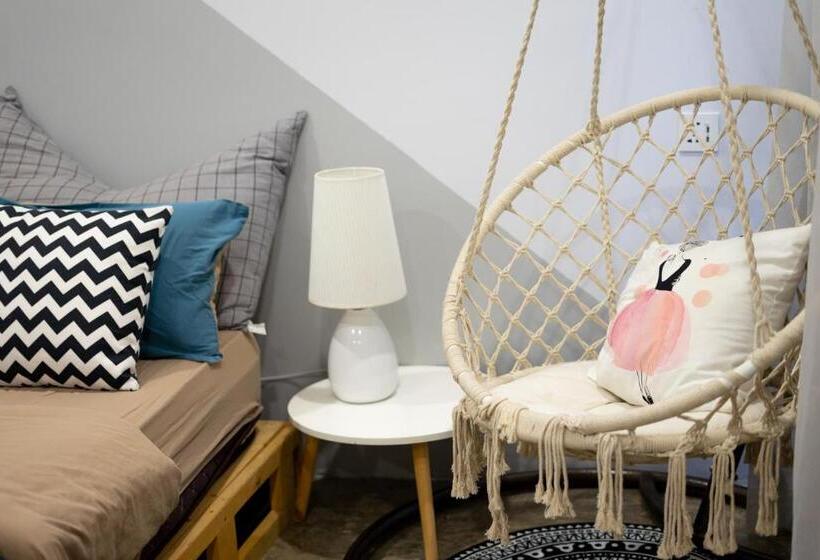 חדר משפחתי, Buddy Station