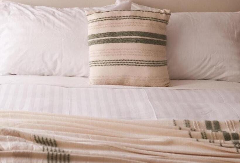 חדר סטנדרט, Canonbar Motel