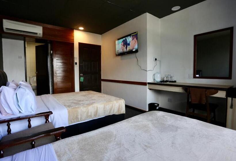 Quarto Familiar, Fata Hotel By Project Borneo