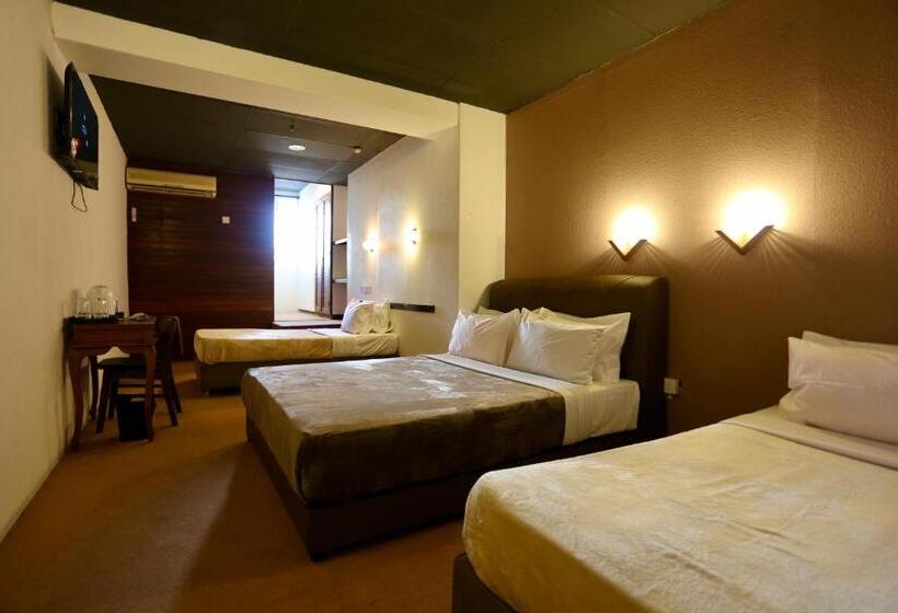 Quarto Familiar, Fata Hotel By Project Borneo