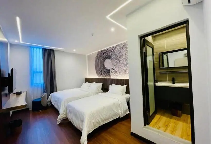 اتاق لوکس خانوادگی, Cyther Stay