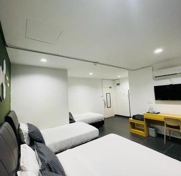 סוויטה משפחתית, Halo Rooms