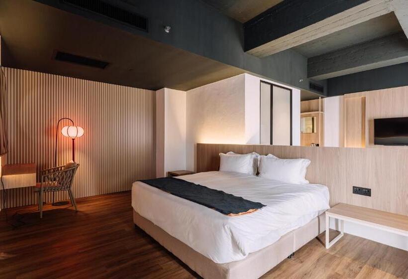 جناح مزوَّد بشرفة, Impiana By Roxy