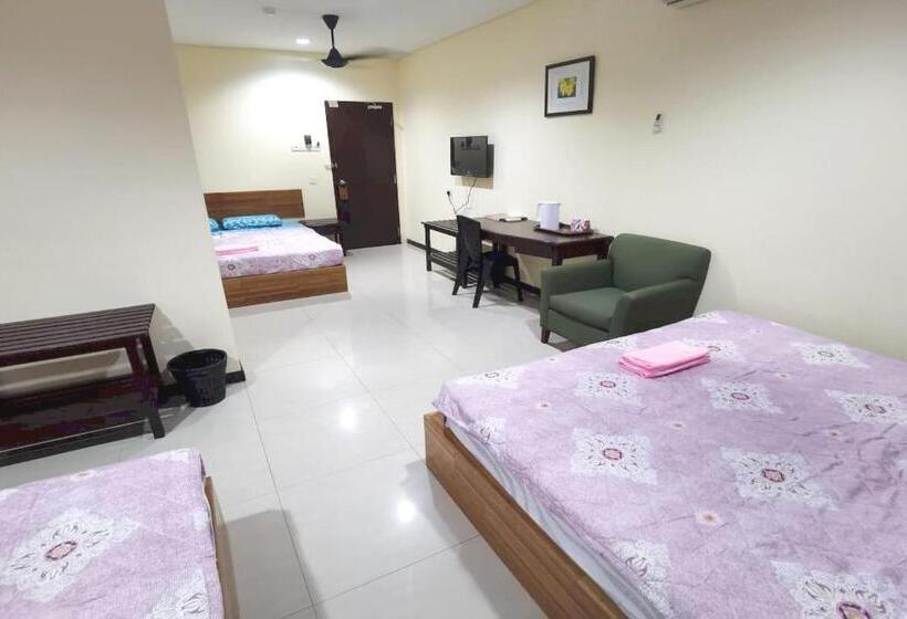 سوییت اجرایی, Oyo 90883 Pavilion Inn