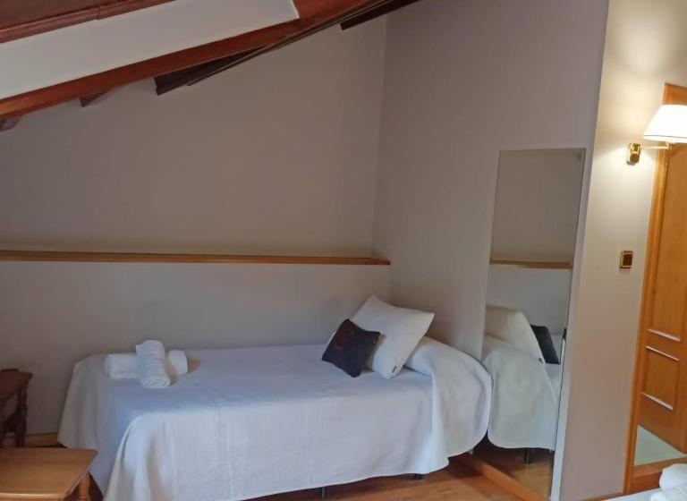 غرفة كلاسيكية ثلاثية, Pensión Casa Morán