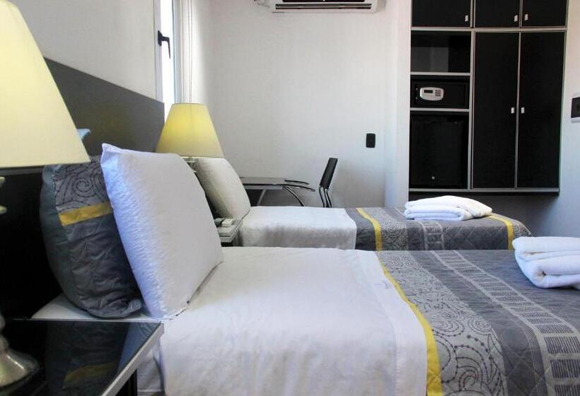 غرفة قياسية ثلاثية, Samarán Suites