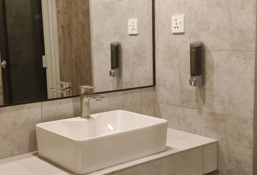 חדר דלוקס לשלושה, Zoom