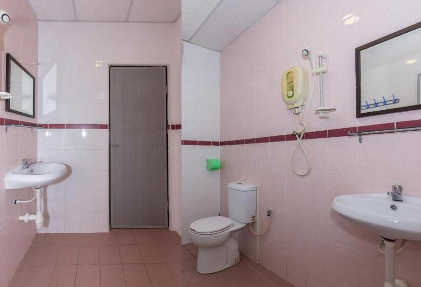 Suite Familiar, Oyo 90893 Hotel 68 Kampung Lapan