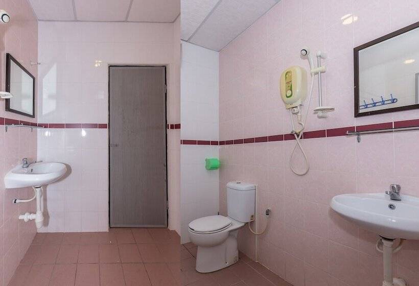 Suite Familiar, Oyo 90893 Hotel 68 Kampung Lapan