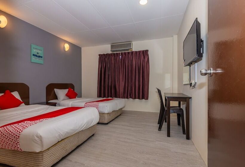 Quarto Triplo Deluxe, Oyo 90893 Hotel 68 Kampung Lapan
