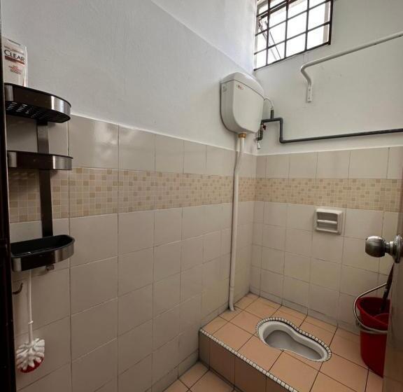 带共用浴室的标准房间, Jiaxin Dormitory Setia Indah 家馨青年旅宿