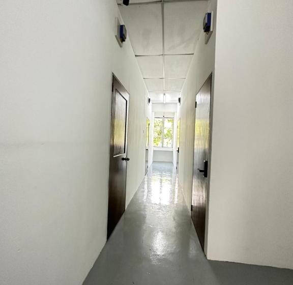 带共用浴室的标准房间, Jiaxin Dormitory Setia Indah 家馨青年旅宿