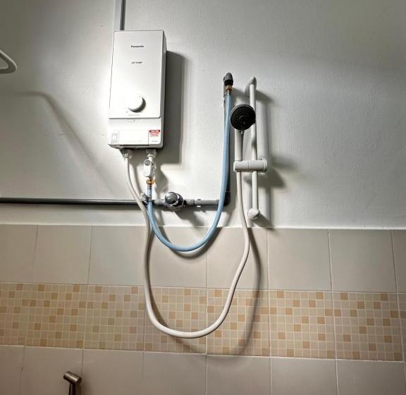 标准单人间共用浴室, Jiaxin Dormitory Setia Indah 家馨青年旅宿