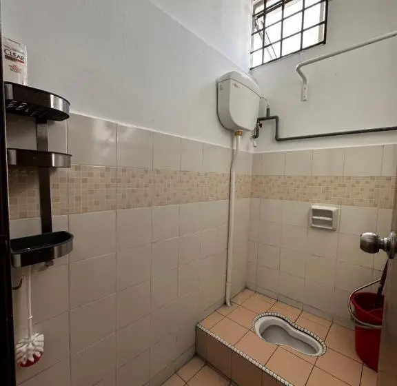バスルーム共有のシングルスタンダード, Jiaxin Dormitory Setia Indah 家馨青年旅宿