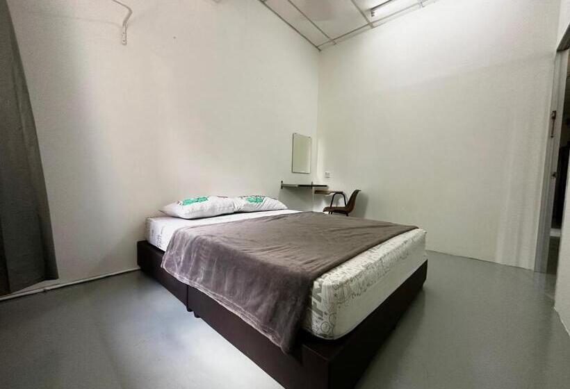 带共用浴室的标准房间, Jiaxin Dormitory Setia Indah 家馨青年旅宿