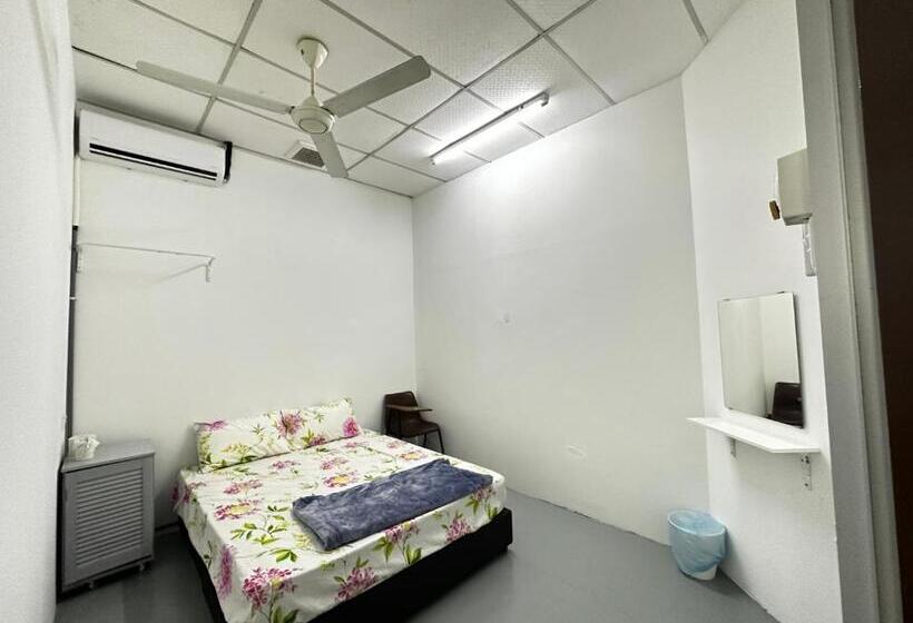 带共用浴室的标准房间, Jiaxin Dormitory Setia Indah 家馨青年旅宿