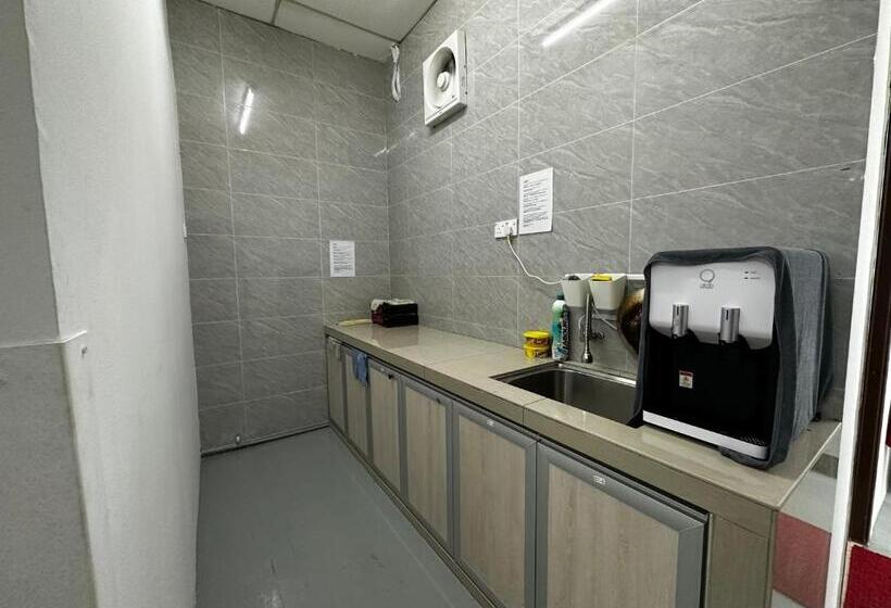 标准单人间共用浴室, Jiaxin Dormitory Setia Indah 家馨青年旅宿