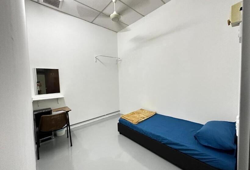 标准单人间共用浴室, Jiaxin Dormitory Setia Indah 家馨青年旅宿