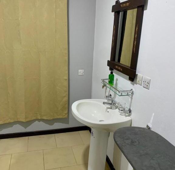 شقة غرفتين, Van Der Salle   Daisy S Garden