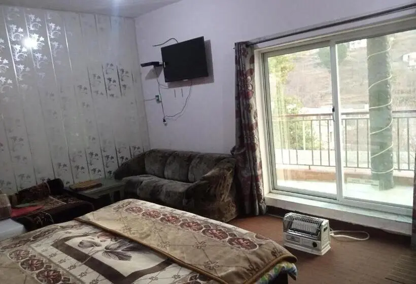 اتاق استاندارد سه تخته با بالکن, Al Sadiq Guest House