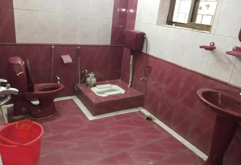 اتاق استاندارد سه تخته با بالکن, Al Sadiq Guest House