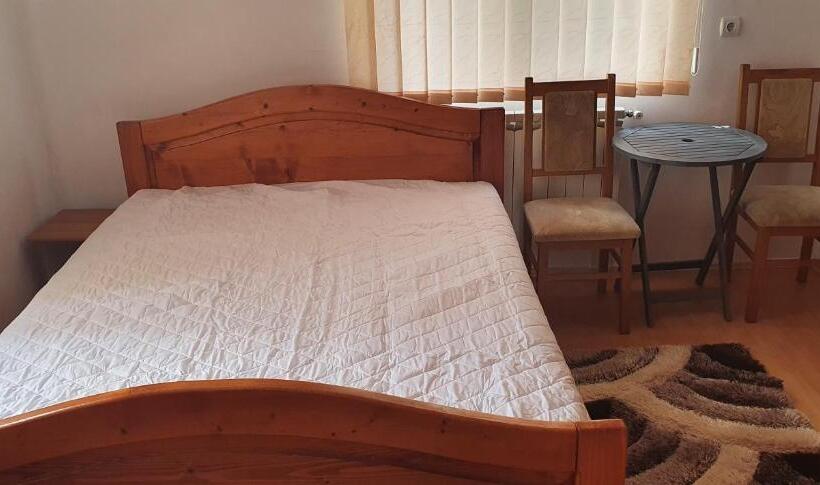 标准间, Pensiunea Veselia